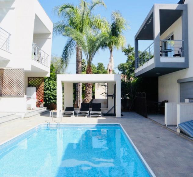 Amazing 2-Bedroom Apartment With Pool!! Limasol Dış mekan fotoğraf