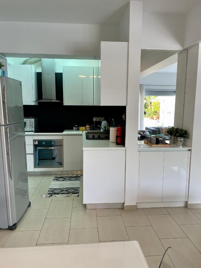 Amazing 2-Bedroom Apartment With Pool!! Limasol Dış mekan fotoğraf