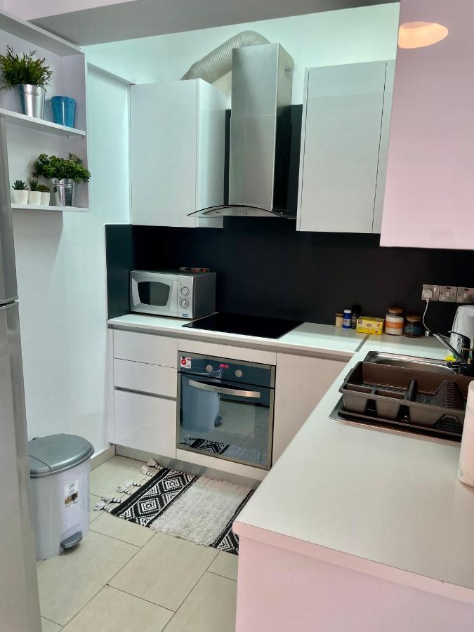 Amazing 2-Bedroom Apartment With Pool!! Limasol Dış mekan fotoğraf
