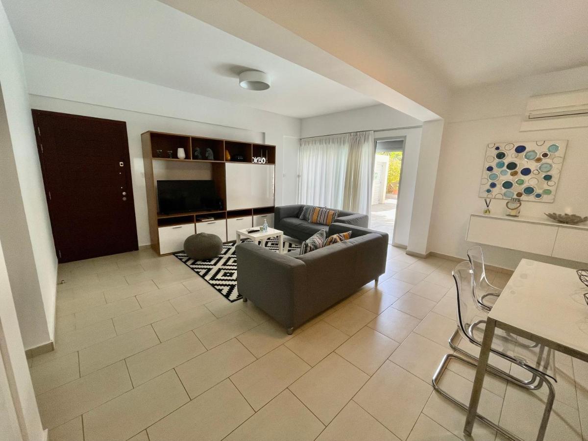 Amazing 2-Bedroom Apartment With Pool!! Limasol Dış mekan fotoğraf